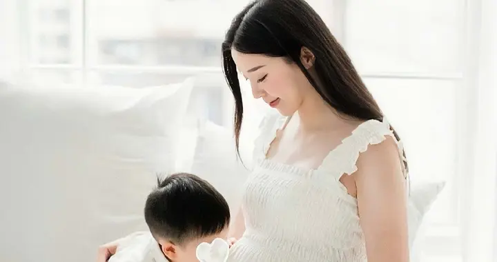 恭喜！香港知名富家千金再度怀孕，临盆在即晒孕肚照颜值在线