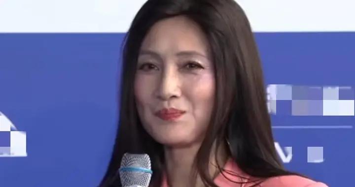 林芳兵北京电影节上引热议！在剧组差点离世，丈夫儿子是她的骄傲