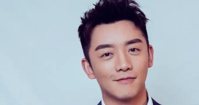 郑恺苗苗巴厘岛首晒五口同框，自然育儿尽显幸福烟火气