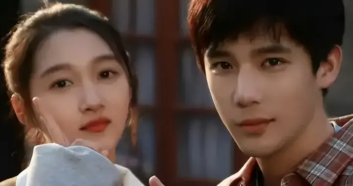 丑闻风波6天后，关晓彤王安宇接连官宣喜讯，撕下鹿晗最后的体面