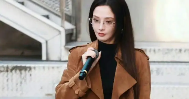 彭小苒的过膝靴，是要“卷”疯时尚圈吗？