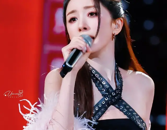 杨幂，跨年夜收获一个超辣的大幂幂