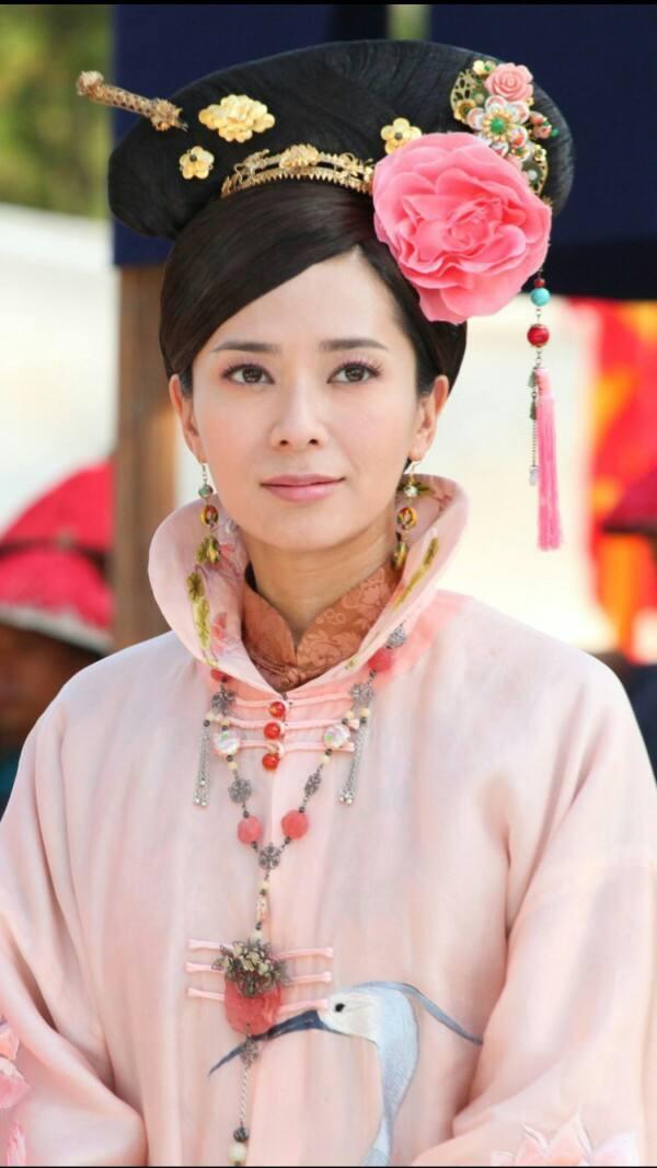 郭羡妮|混血港姐郭羡妮：远嫁河南农村倒贴3套房，被小6岁丈夫宠成公主