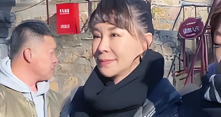 50岁祖海近照曝光！脸部又肿又僵，胖到认不出，独居北京郊区