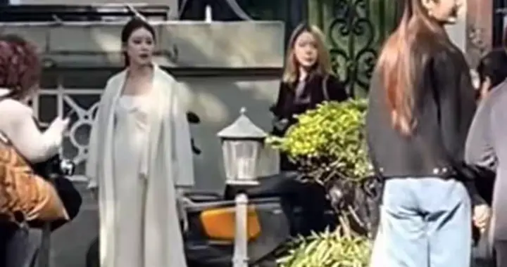 汪小菲筱梅带箖玥广州游！玥儿长发飘飘超美，侧脸神似大S