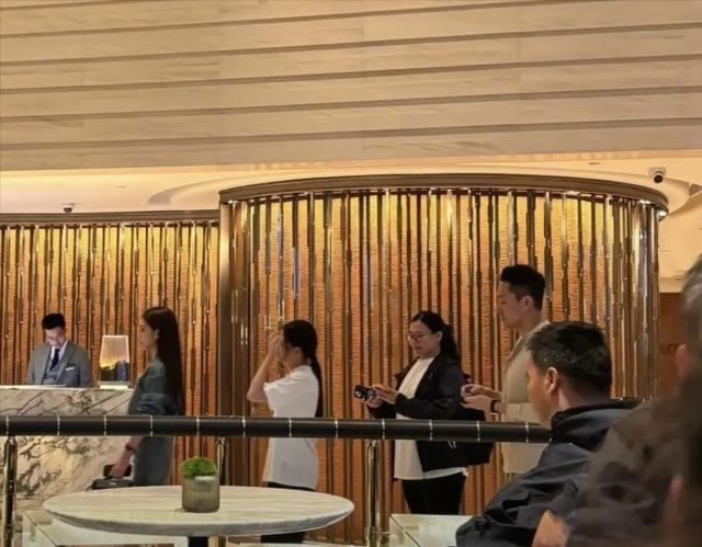 汪小菲带孩子赴香港游玩，一位香港网友的留言像是为汪小菲正名了