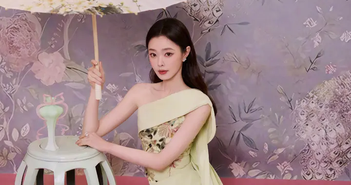 宋轶斜肩碎花连衣裙，春天的感觉来了