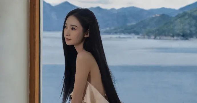 张艺凡今日份封面写真，眼里有光的女孩