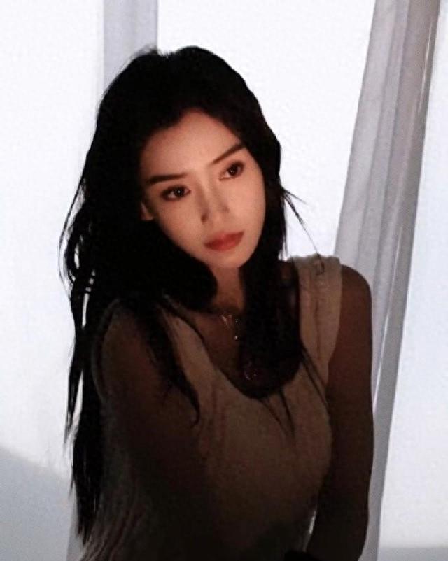Angelababy困境：知名娱记确认已凉，圈内人出手，作品被韩国买走
