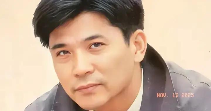 长得太帅被张艺谋拒绝，结婚40年零绯闻，为爱丁克70岁无儿无女