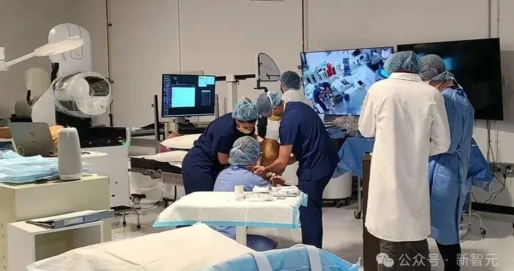 馬斯克「開顱插針」首破1.5秒！上萬人擠爆，爭當賽博格