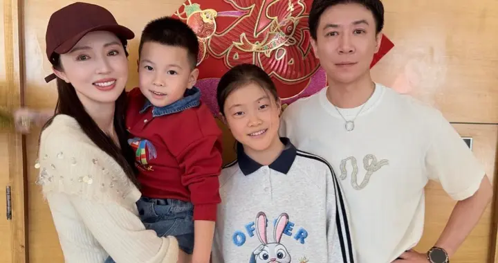 董璇大年初九回婆家！晒21口人合影给足老公面子，张维伊外婆感动