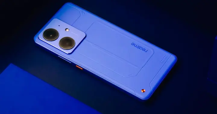 真我旗下誕生“千元機皇”！512GB僅售1539元，超窄直屏+7000mAh