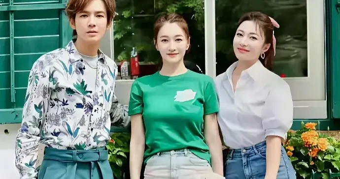 李小冉早期图，肤白又貌美，怪不得富豪老公说娶她花5个亿都愿意! ???