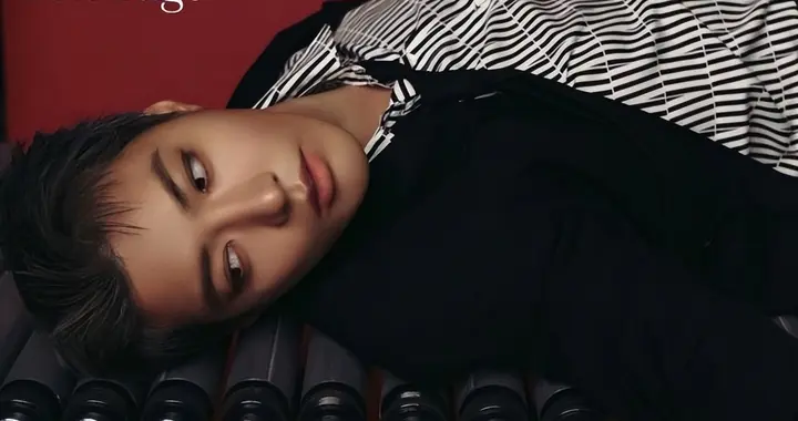 韩国整容男歌手公开杂志概念照