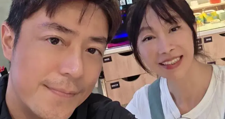 霍建华一个人吃火锅被偶遇，46岁素颜发福有白头发，人均75元节俭