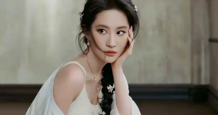 刘亦菲内衣代言这不绝杀吗