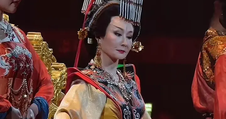 回忆满满！赵雅芝马景涛李丽芬参加演唱会，80岁潘迎紫霸气依旧