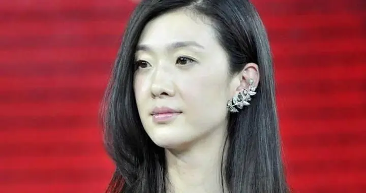 身高182cm的她，嫁矮17cm谢晖，39岁才生娃，如今一家三口很幸福