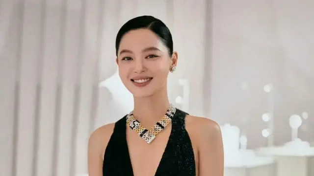 《辛芷蕾“英文衣”：绘就暑假欢乐的斑斓画卷》