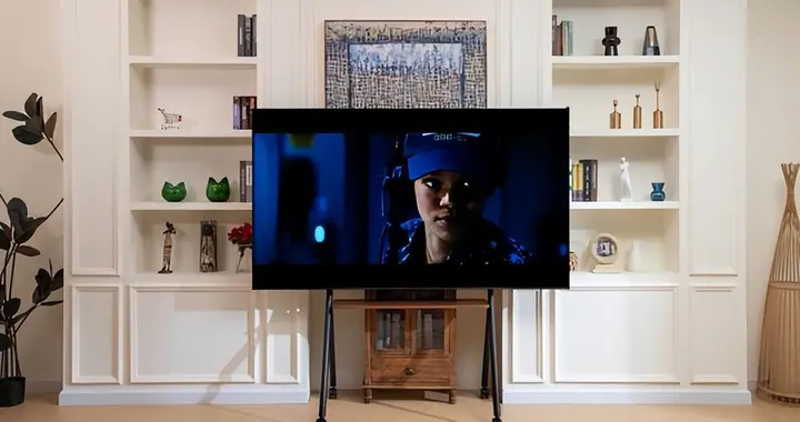 TCL T7L Ultra有多强？抗反光+万象分区，看脱口秀再也不憋屈