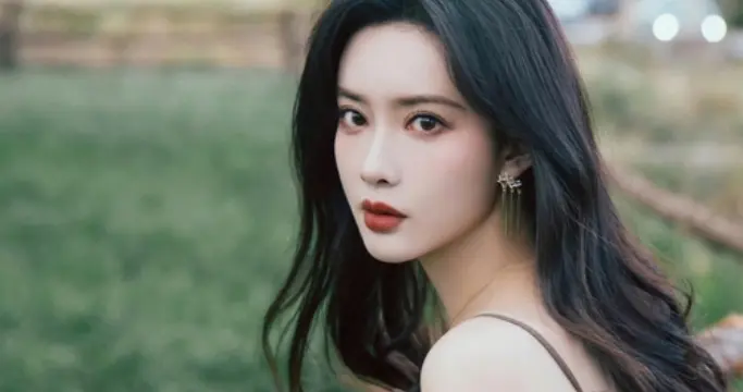 孟子义新剧造型成“草莓大福”：反差萌引爆社交狂欢