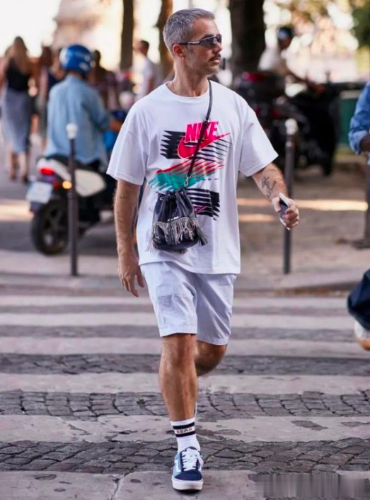 真正能帅气到老的男人：衣不花，发剪短，背不驼，才不会油腻显丑