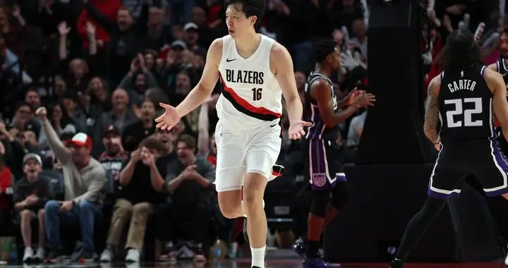 杨瀚森排面拉满，利拉德2位开拓者超巨为他学中文，队记赞不绝口
