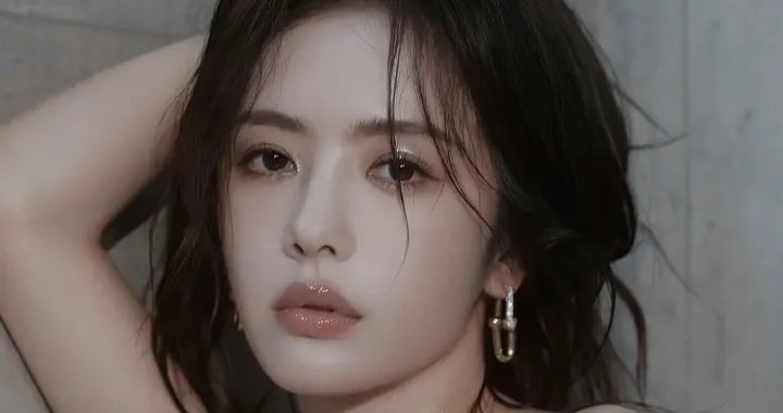 蔡文静银色抹胸连衣裙