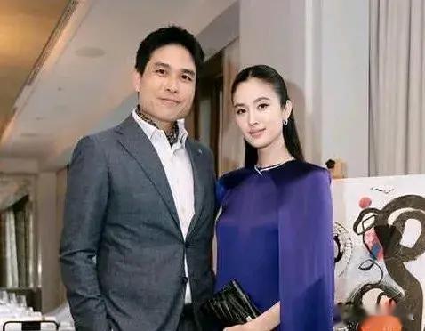 美到让人窒息！泰国最美变性人宝儿现身活动，手牵帅老公超恩爱！