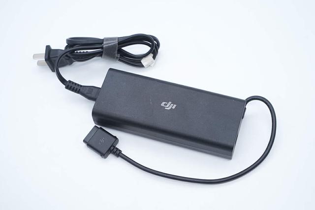 这家工厂在给大疆大规模代工电源，大疆无人机86W电源适配器拆解