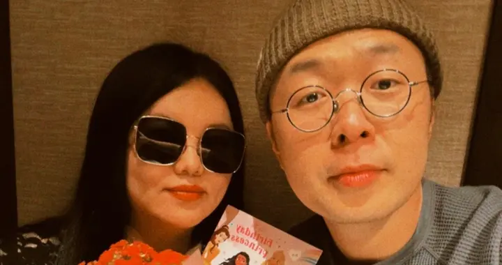 杜海涛李湘英国聚餐，海涛送王诗龄贺卡庆生 ，李湘大肚腩比他还胖