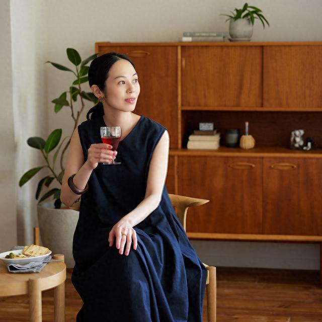 发型 为什么有些女人上了年纪却不显老？活出无龄感，这10点很重要！