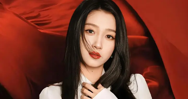 分手传闻仅7月，关晓彤高调官宣喜讯，全网恭喜，终于等到这一天