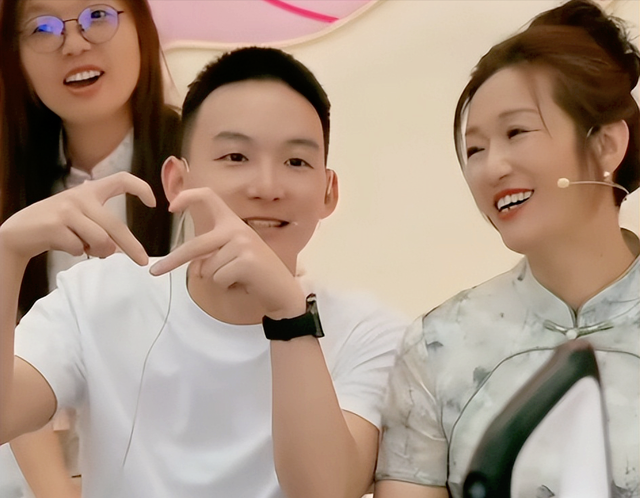 “诗与远方”称自己被浩男妈拉黑，许建华好友多宝鱼说不认识对方