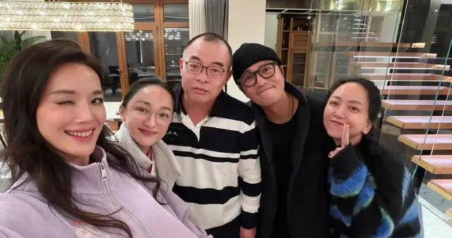 舒淇在香港深夜晒聚会照！周迅皮肤如婴儿，郑伊健夫妇发福严重！