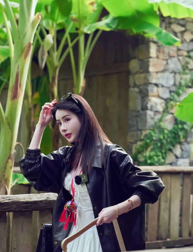 叶珂塌房，捧火同行：36岁“网红祖师奶”，彻底翻红了