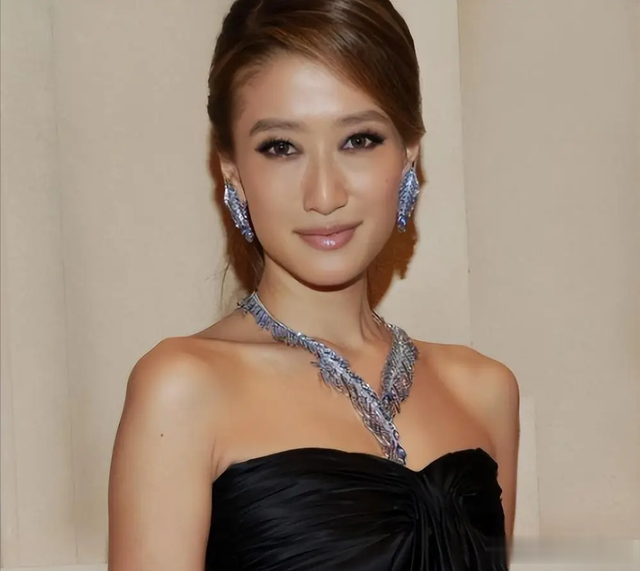 她曾一年换7次男友，风流成性未婚生女，如今42岁无人敢娶