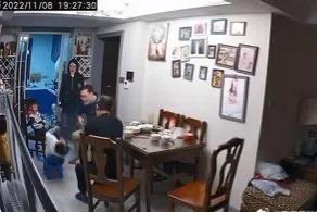 撇开法律和道德，说说南京打人事件