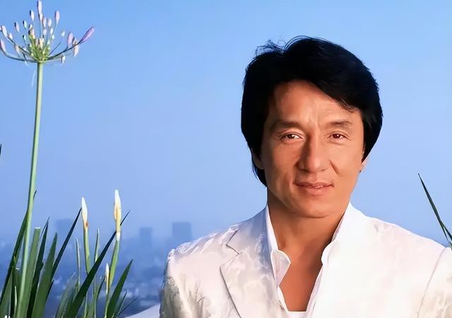 即使是国际巨星成龙，也难逃生老病死与离别，微博近半年全是悼念