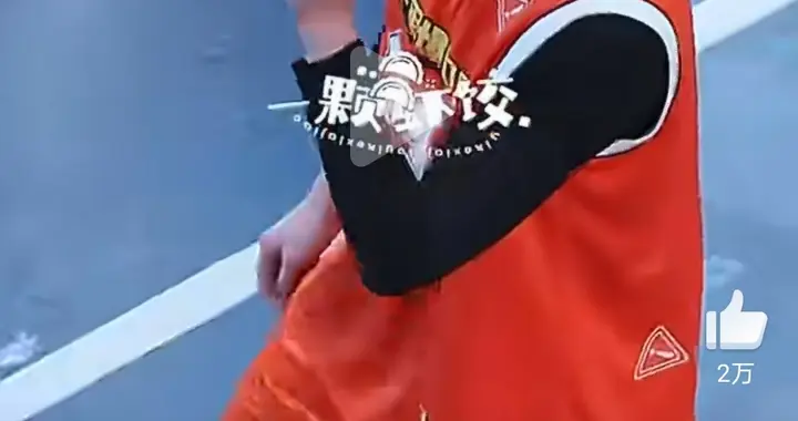 沈月突袭王鹤棣家炸串店！无滤镜生图曝光，网友：这状态绝了