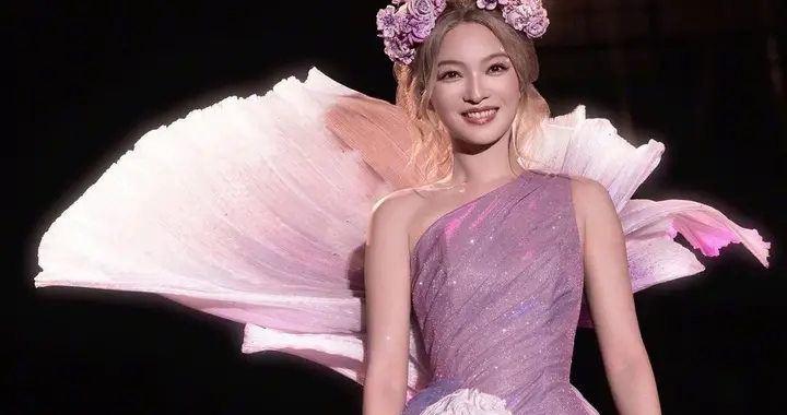 张韶涵美腿组图，紫裙的舞台魅力