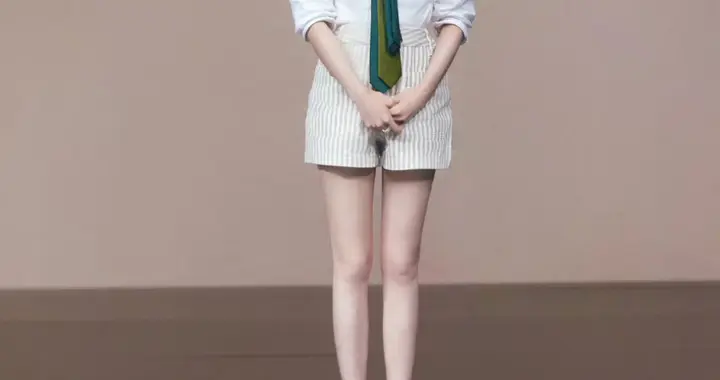 妈呀，陈都灵这个玉腿真的能掐出水来，太美了