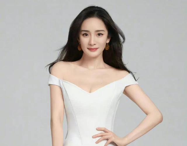 杨幂|什么叫曲线，什么叫顶级身材？杨幂告诉你