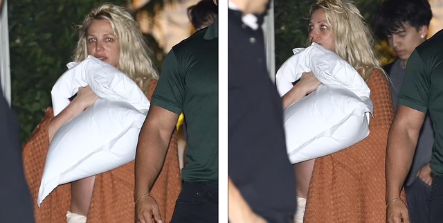 彻底疯了？42岁的“小甜甜”布兰妮仅穿内裤，裹着毯子冲出酒店！