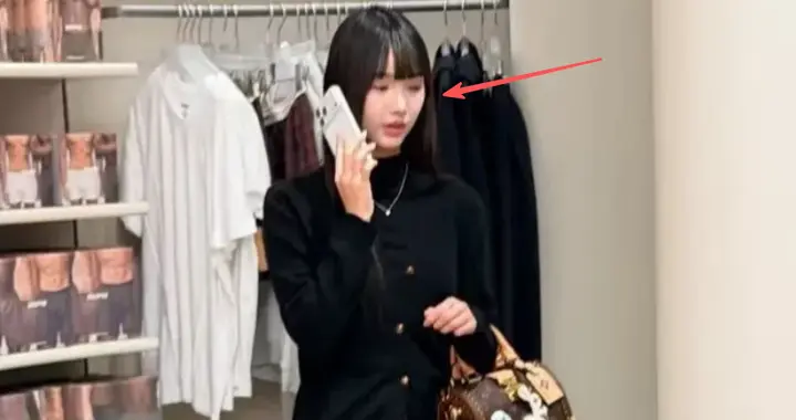 林俊杰女友正脸照曝光，脸僵医美痕迹重，近距离路透被质疑逼宫