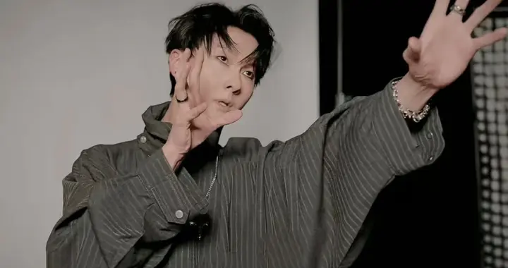 TVB知名视帝新造型再度受质疑，吓坏网民，被指很恐怖