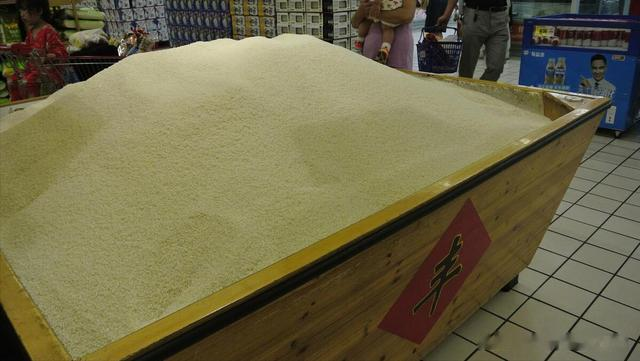 内行人透漏：超市散装米和袋装米哪种好？可惜一直买错了，看看吧