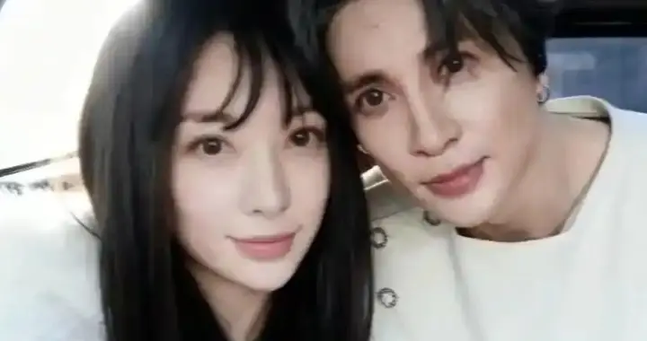 薛之谦又要当爹了！39岁高磊鑫挺孕肚逛街，肚子又大又圆疑是女儿