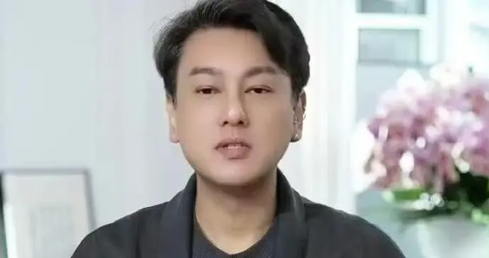 炸裂！朱孝天曝阿信假唱、往海外洗钱、立场有问题，梁静茹被牵连